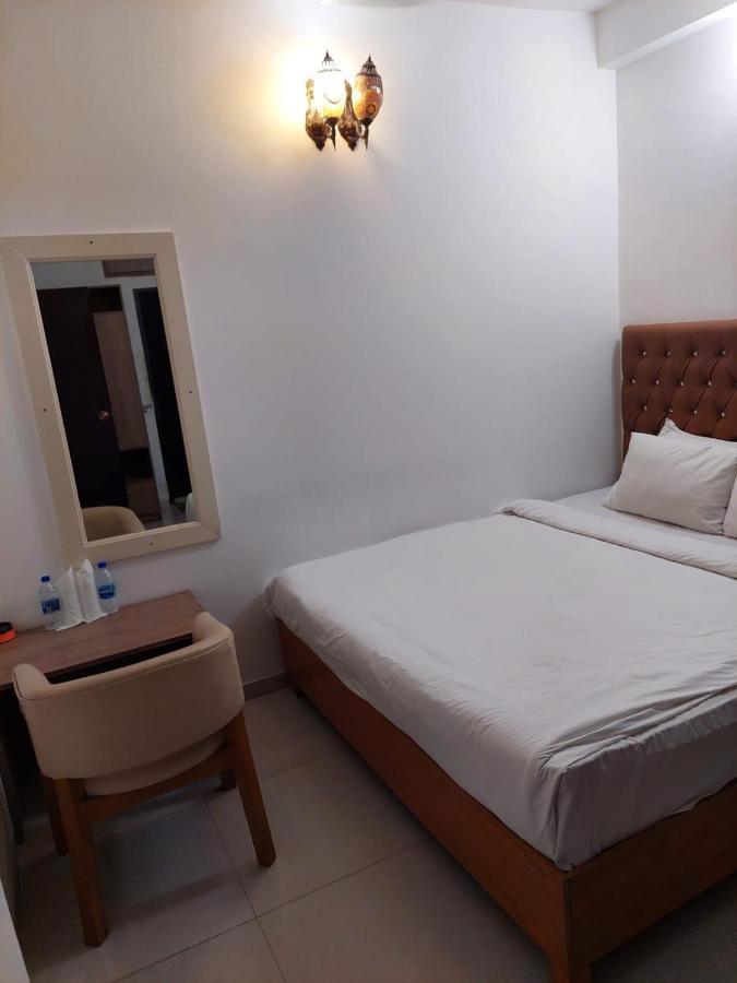 Hotel Blue Castle Дака Екстериор снимка