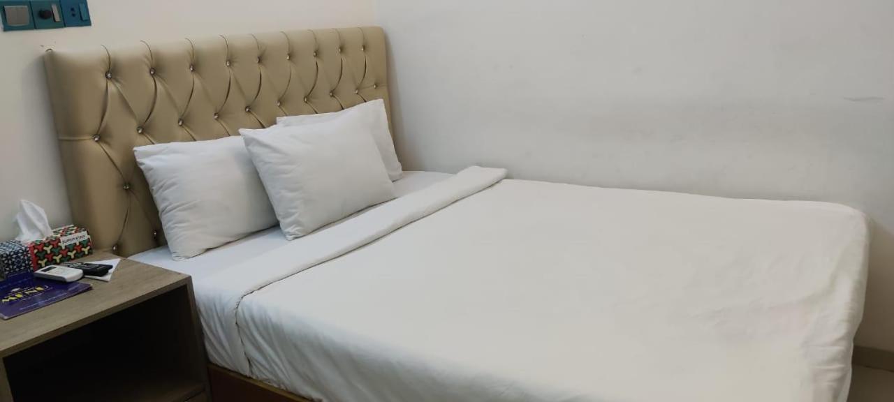 Hotel Blue Castle Дака Екстериор снимка