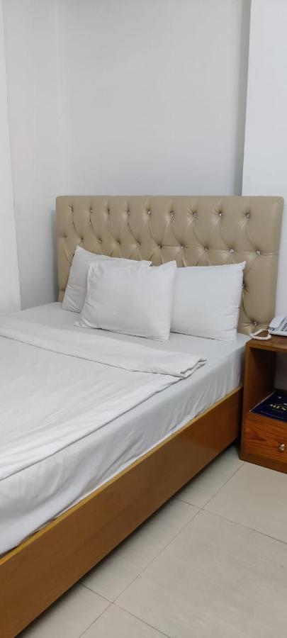 Hotel Blue Castle Дака Екстериор снимка
