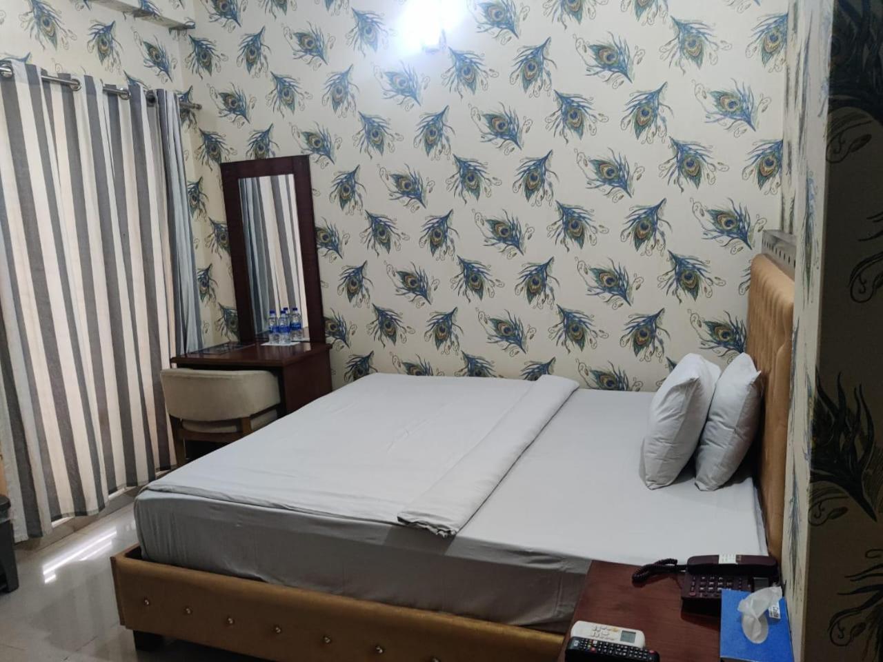 Hotel Blue Castle Дака Екстериор снимка