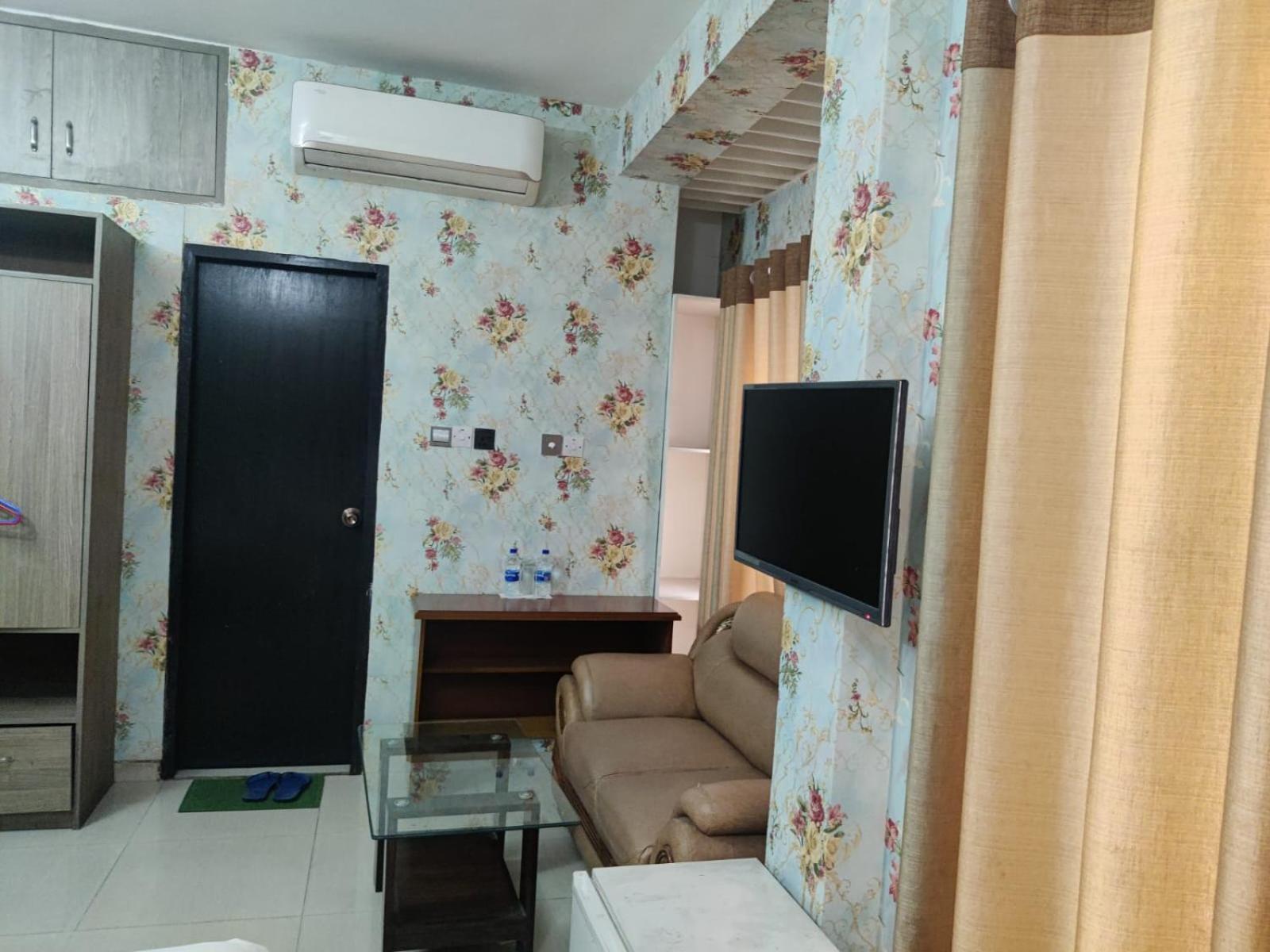 Hotel Blue Castle Дака Екстериор снимка