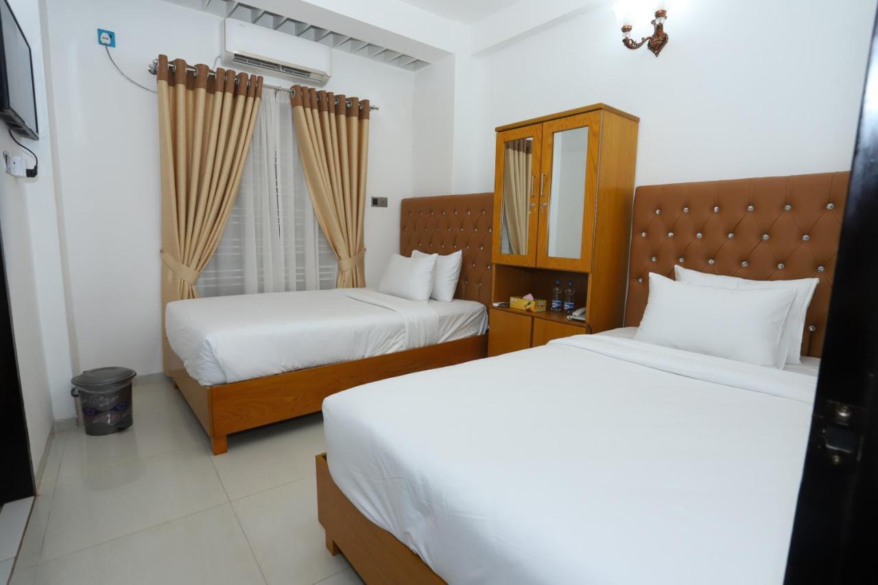 Hotel Blue Castle Дака Екстериор снимка